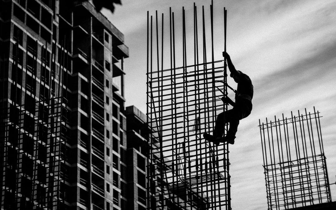 Quais são os principais e como lidar com imprevistos na construção civil?